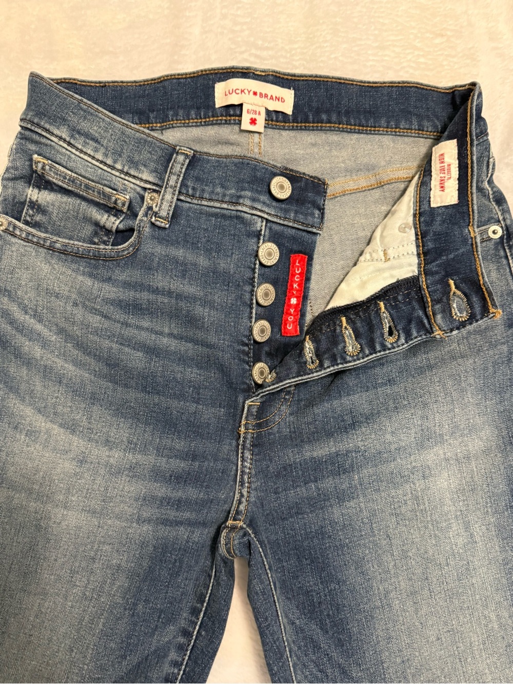 👖 Lucky Brand Women’s Button-Fly Jeans – Size 6/28